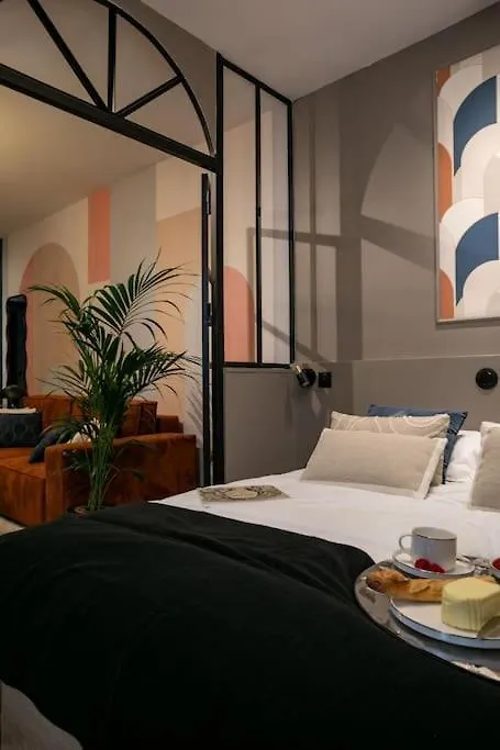 Daire Sublimappartlamarquisepariscenter2bathr Paris