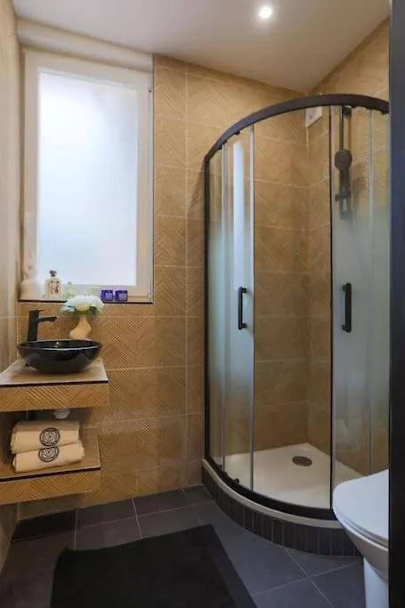 Daire Sublimappartlamarquisepariscenter2bathr Paris